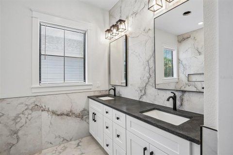 Casa en venta en Saint Petersburg, Florida, 3 dormitorios, 272.76 m2 № 2221384 - foto 16