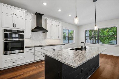 Casa en venta en Saint Petersburg, Florida, 3 dormitorios, 272.76 m2 № 2221384 - foto 9