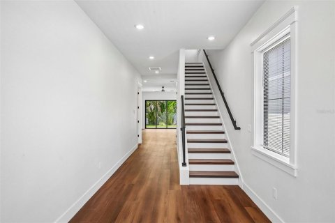 Casa en venta en Saint Petersburg, Florida, 3 dormitorios, 272.76 m2 № 2221384 - foto 3