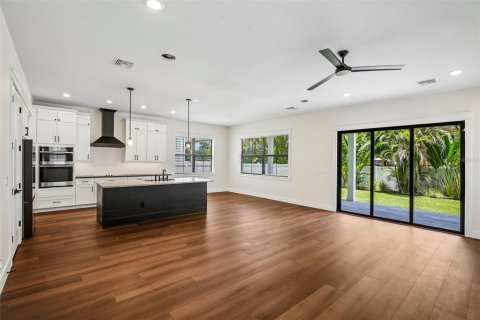 Casa en venta en Saint Petersburg, Florida, 3 dormitorios, 272.76 m2 № 2221384 - foto 6