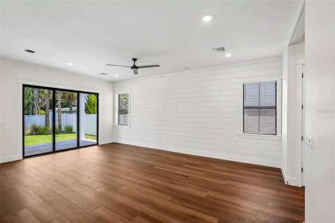 Casa en venta en Saint Petersburg, Florida, 3 dormitorios, 272.76 m2 № 2221384 - foto 5