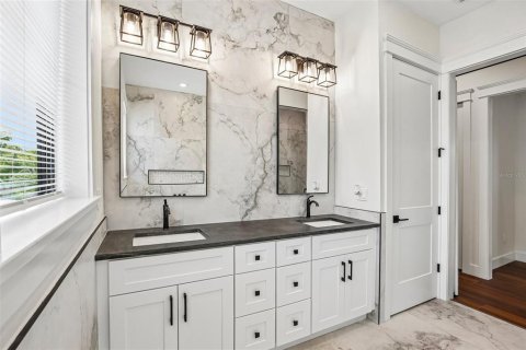 Casa en venta en Saint Petersburg, Florida, 3 dormitorios, 272.76 m2 № 2221384 - foto 17