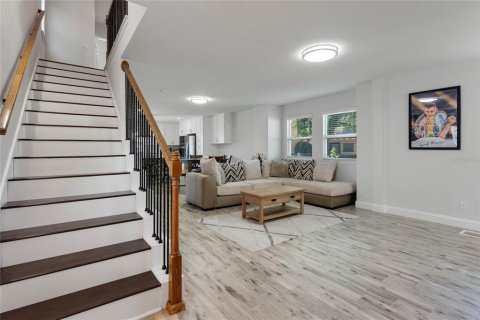 Commercial property in Orlando, Florida 6 bedrooms, 341.14 sq.m. № 1576592 - photo 3