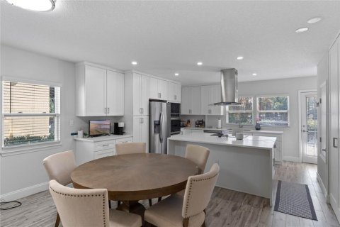 Commercial property in Orlando, Florida 6 bedrooms, 341.14 sq.m. № 1576592 - photo 18