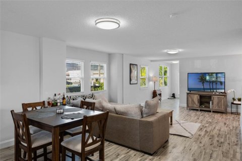 Commercial property in Orlando, Florida 6 bedrooms, 341.14 sq.m. № 1576592 - photo 4