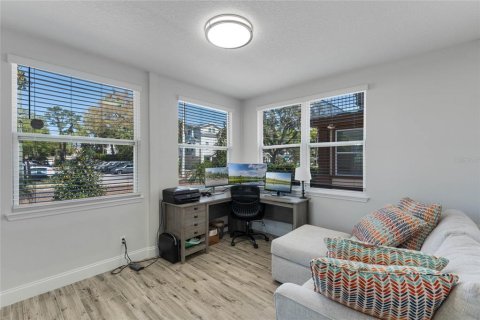 Commercial property in Orlando, Florida 6 bedrooms, 341.14 sq.m. № 1576592 - photo 7