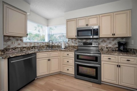 Condo in Saint Petersburg, Florida, 2 bedrooms  № 1802981 - photo 4