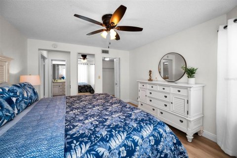 Condo in Saint Petersburg, Florida, 2 bedrooms  № 1802981 - photo 16