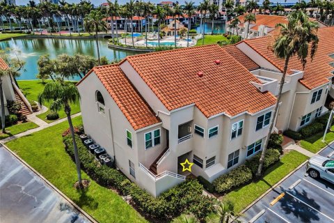 Condo in Saint Petersburg, Florida, 2 bedrooms  № 1802981 - photo 2
