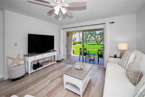 Condo in Saint Petersburg, Florida, 2 bedrooms  № 1802981 - photo 12