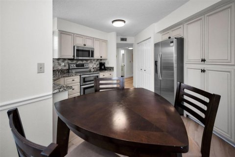 Condo in Saint Petersburg, Florida, 2 bedrooms  № 1802981 - photo 8