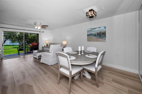 Condo in Saint Petersburg, Florida, 2 bedrooms  № 1802981 - photo 9