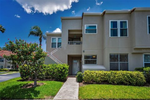 Condo in Saint Petersburg, Florida, 2 bedrooms  № 1802981 - photo 1