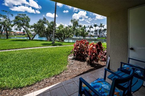 Condo in Saint Petersburg, Florida, 2 bedrooms  № 1802981 - photo 13