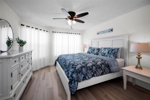 Condo in Saint Petersburg, Florida, 2 bedrooms  № 1802981 - photo 15