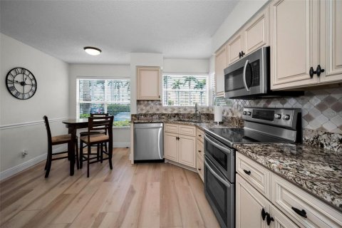 Condo in Saint Petersburg, Florida, 2 bedrooms  № 1802981 - photo 6