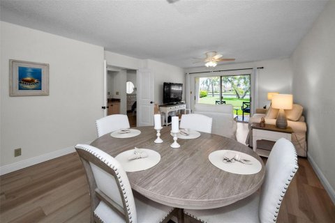 Condo in Saint Petersburg, Florida, 2 bedrooms  № 1802981 - photo 10