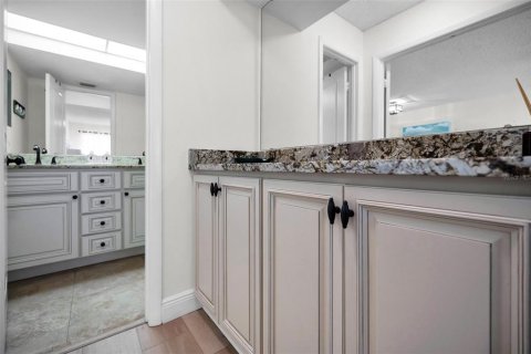 Condo in Saint Petersburg, Florida, 2 bedrooms  № 1802981 - photo 18