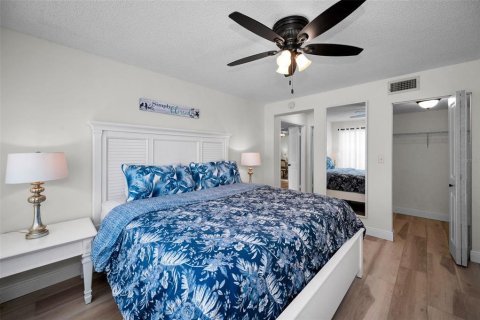 Condo in Saint Petersburg, Florida, 2 bedrooms  № 1802981 - photo 17