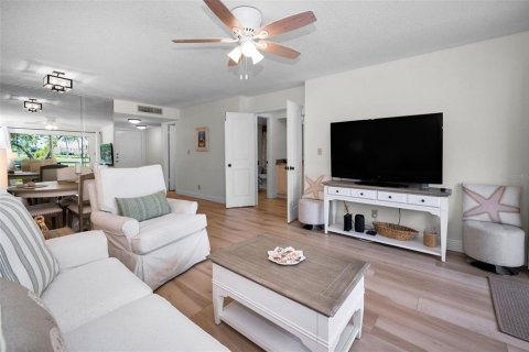 Condo in Saint Petersburg, Florida, 2 bedrooms  № 1802981 - photo 11