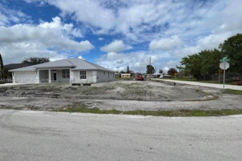 Villa ou maison à vendre à Port St. Lucie, Floride: 4 chambres, 211.82 m2 № 2056034 - photo 2