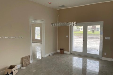 Villa ou maison à vendre à Port St. Lucie, Floride: 4 chambres, 211.82 m2 № 2056034 - photo 4