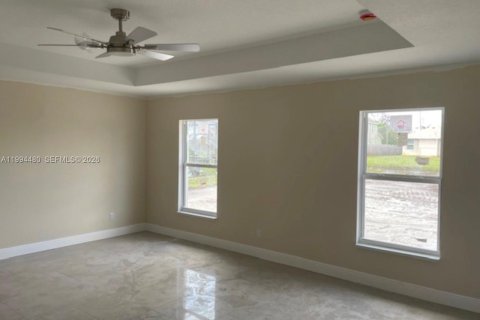 Villa ou maison à vendre à Port St. Lucie, Floride: 4 chambres, 211.82 m2 № 2056034 - photo 10