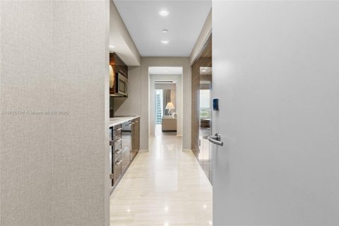 Condominio en venta en Fort Lauderdale, Florida, 1 dormitorio, 59.55 m2 № 1979057 - foto 2