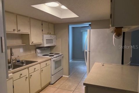 Condo in Port Charlotte, Florida, 2 bedrooms № 2195262 - photo 8