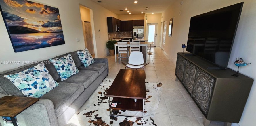 Condominio en Doral, Florida, 3 dormitorios № 1994333