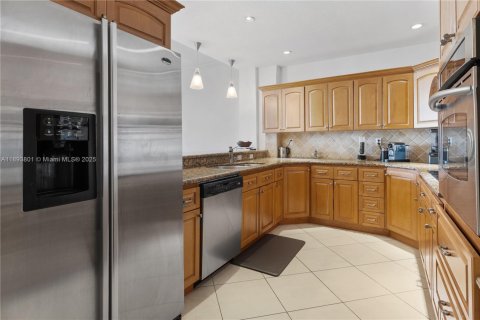 Купить кондоминиум в Ки-Бискейн, Флорида 2 спальни, 142.33м2, № 1950896 - фото 15