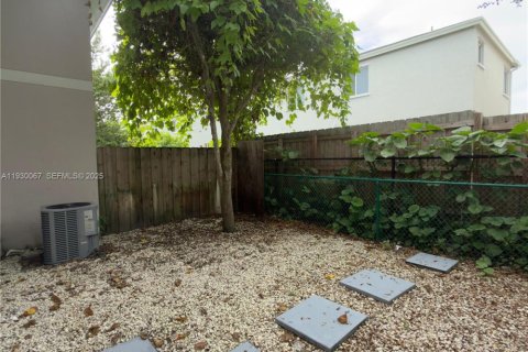 Touwnhouse à louer à Homestead, Floride: 3 chambres, 138.15 m2 № 1988905 - photo 8