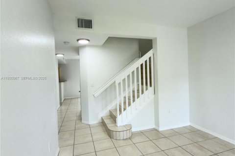 Touwnhouse à louer à Homestead, Floride: 3 chambres, 138.15 m2 № 1988905 - photo 7