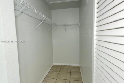 Touwnhouse à louer à Homestead, Floride: 3 chambres, 138.15 m2 № 1988905 - photo 12