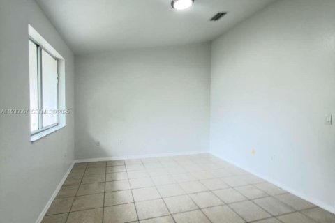 Touwnhouse à louer à Homestead, Floride: 3 chambres, 138.15 m2 № 1988905 - photo 13