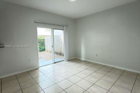 Touwnhouse à louer à Homestead, Floride: 3 chambres, 138.15 m2 № 1988905 - photo 5