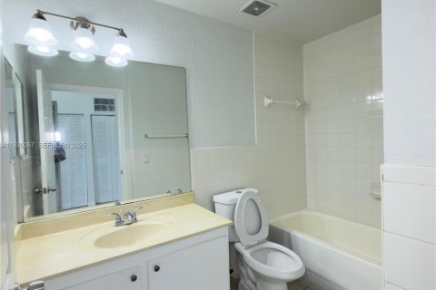 Touwnhouse à louer à Homestead, Floride: 3 chambres, 138.15 m2 № 1988905 - photo 16