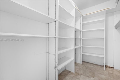 Снять в аренду виллу или дом в Корал-Гейблс, Флорида 6 спален, 373.56м2, № 2081186 - фото 21