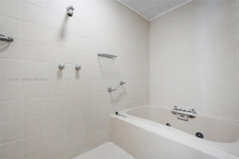 Снять в аренду виллу или дом в Корал-Гейблс, Флорида 6 спален, 373.56м2, № 2081186 - фото 22
