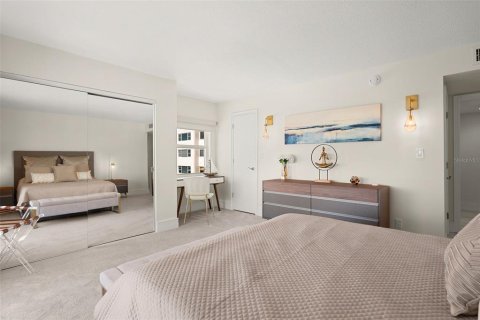 Condo in Sarasota, Florida, 2 bedrooms  № 2198974 - photo 24