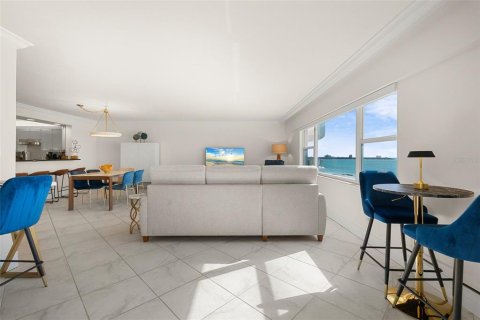 Condo in Sarasota, Florida, 2 bedrooms  № 2198974 - photo 17