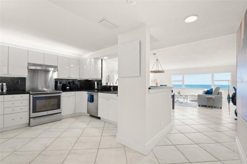 Condo in Sarasota, Florida, 2 bedrooms  № 2198974 - photo 4
