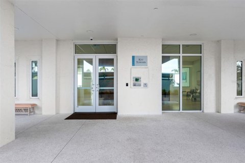 Condo in Sarasota, Florida, 2 bedrooms  № 2198974 - photo 2