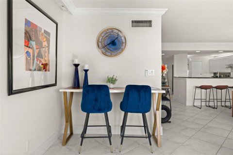 Condo in Sarasota, Florida, 2 bedrooms  № 2198974 - photo 18