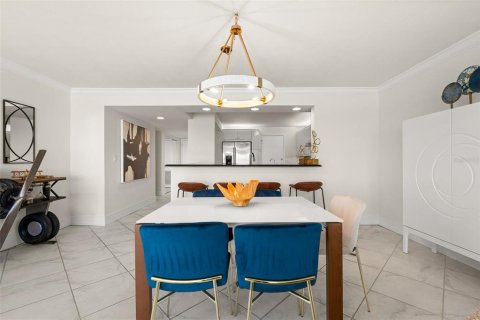 Condo in Sarasota, Florida, 2 bedrooms  № 2198974 - photo 12
