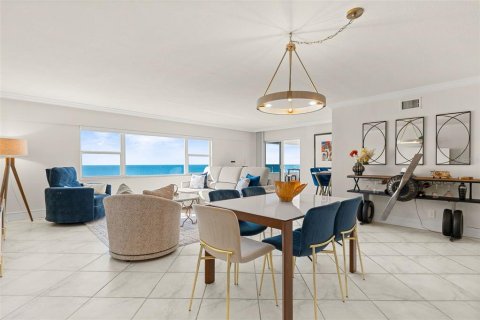 Condo in Sarasota, Florida, 2 bedrooms  № 2198974 - photo 11