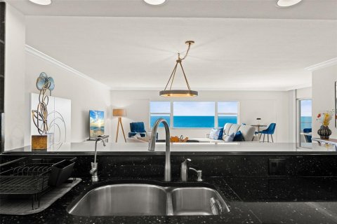 Condo in Sarasota, Florida, 2 bedrooms  № 2198974 - photo 7