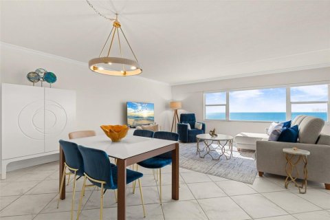 Condo in Sarasota, Florida, 2 bedrooms  № 2198974 - photo 10