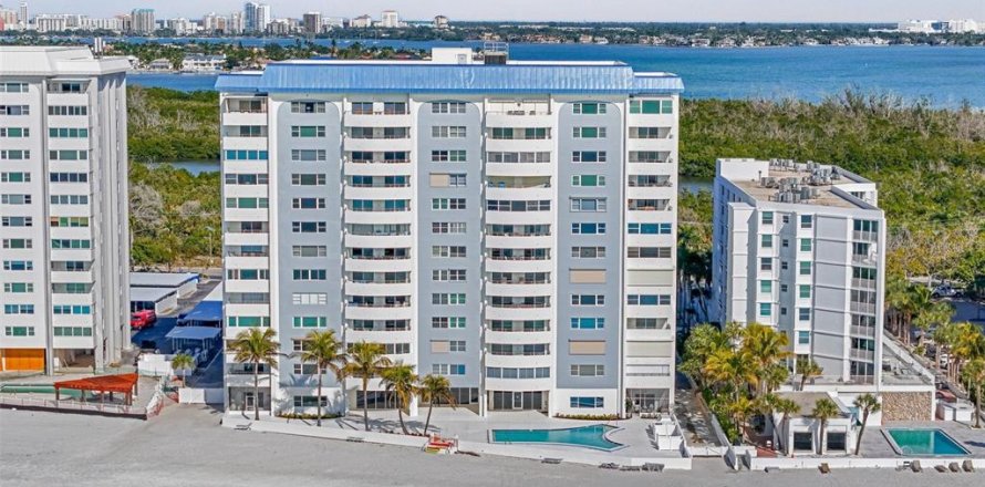 Condo in Sarasota, Florida, 2 bedrooms  № 2198974