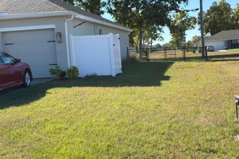 House in Punta Gorda, Florida 4 bedrooms, 187.66 sq.m. № 2101388 - photo 25